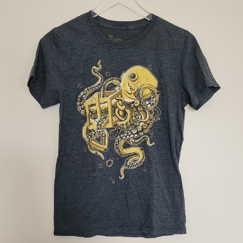 Yellow and Gray Short Sleeve Tee with Artistic Graphic